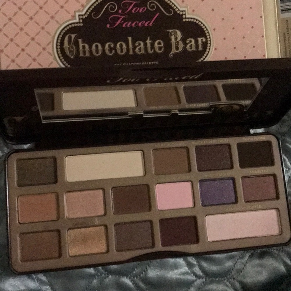 New too Faced. Chocolate bar eyeshadow palette